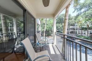 Terrace/patio - Coral Paradise, Ocean View, Couple's Seaside Retreat, Pool, Walk to Shops Dining (Hilton Head Island)