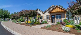 新しく建てられ、リストされた、きれいな、ビュー、1ブロックの町、ペット可、ゴージャスです！