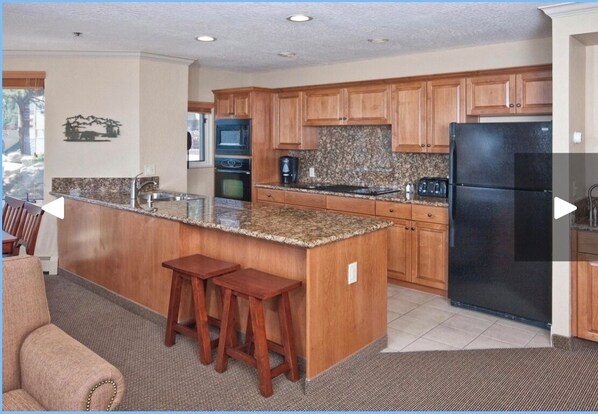 Fridge, microwave, dishwasher, cookware/dishes/utensils