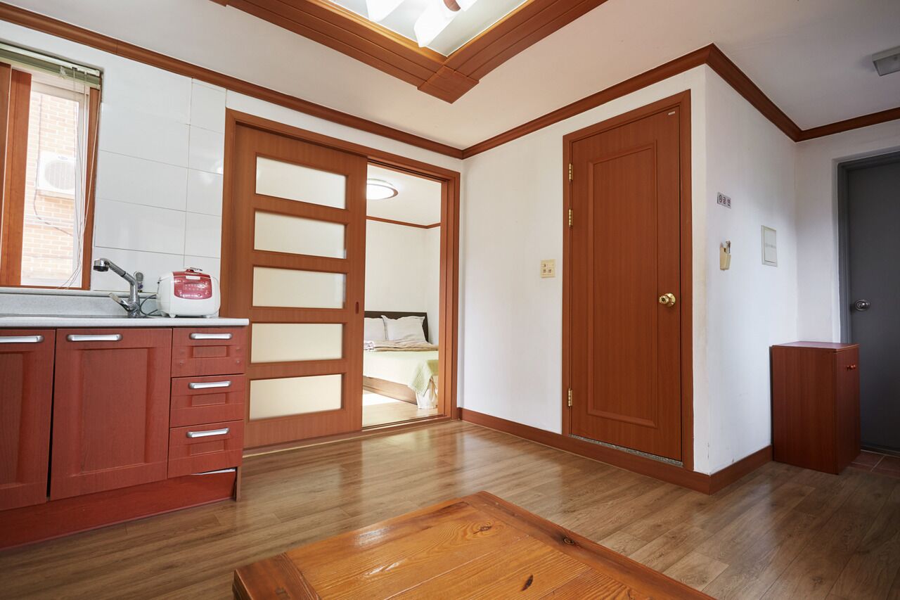 Zimmer (A - 101 103 201 204 301 304) | Wohnbereich | Flachbildfernseher