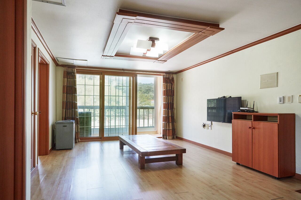 Habitació (B - 101 102 201 202) | Sala d'estar | Televisor de pantalla plana 