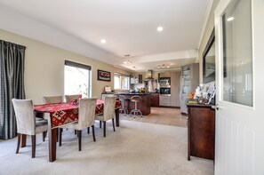 Habitación estándar | Servicio de comidas en la habitación