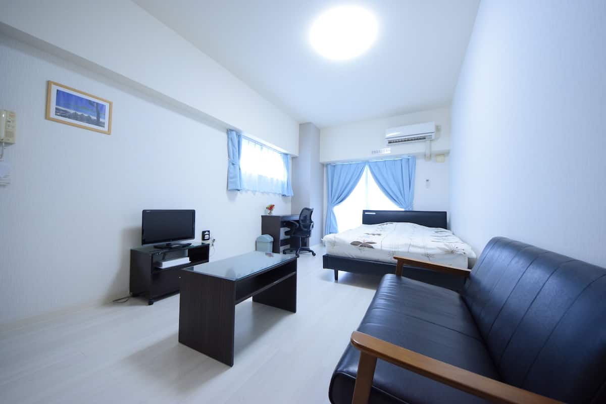 2 bedrooms, blackout curtains, bed sheets