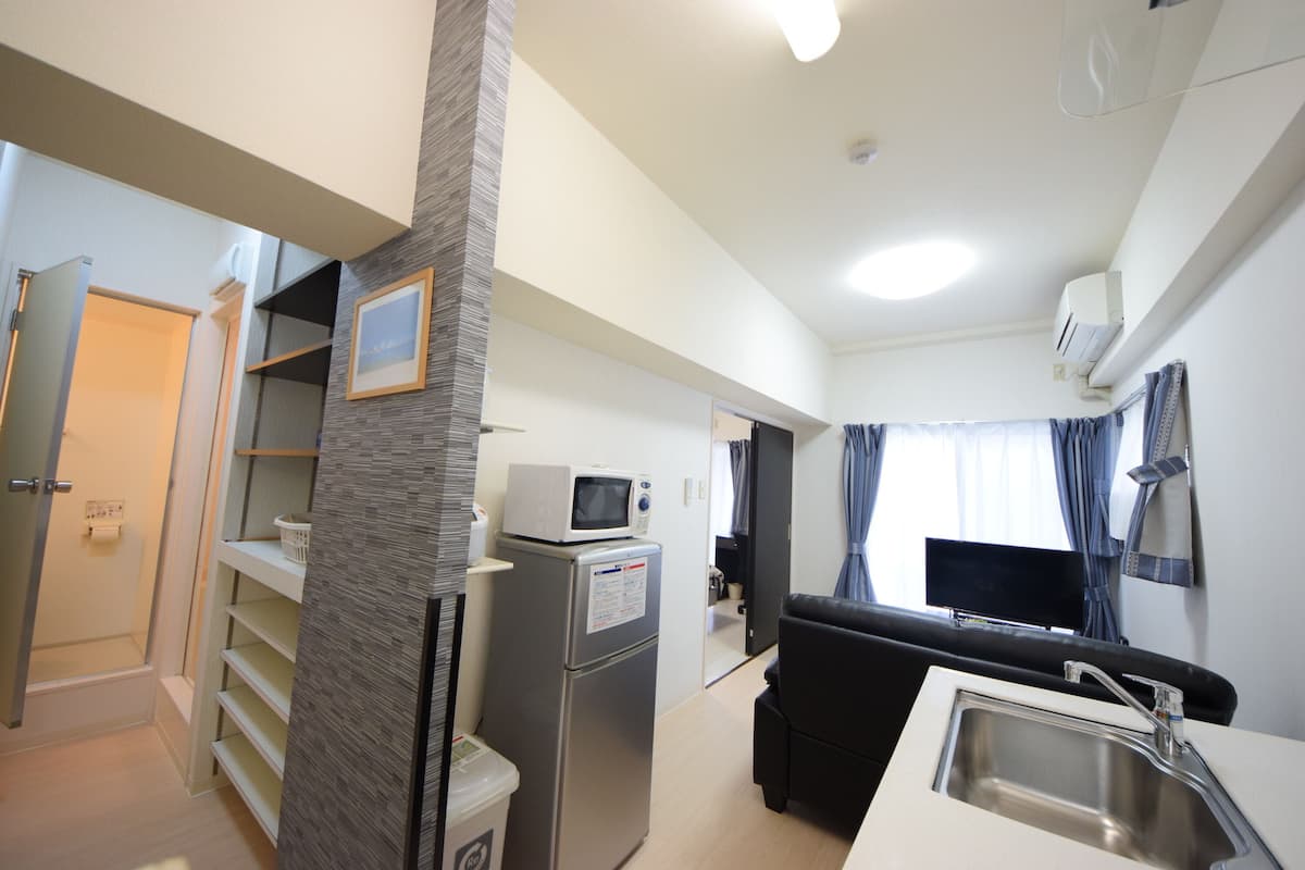2 bedrooms, blackout curtains, bed sheets
