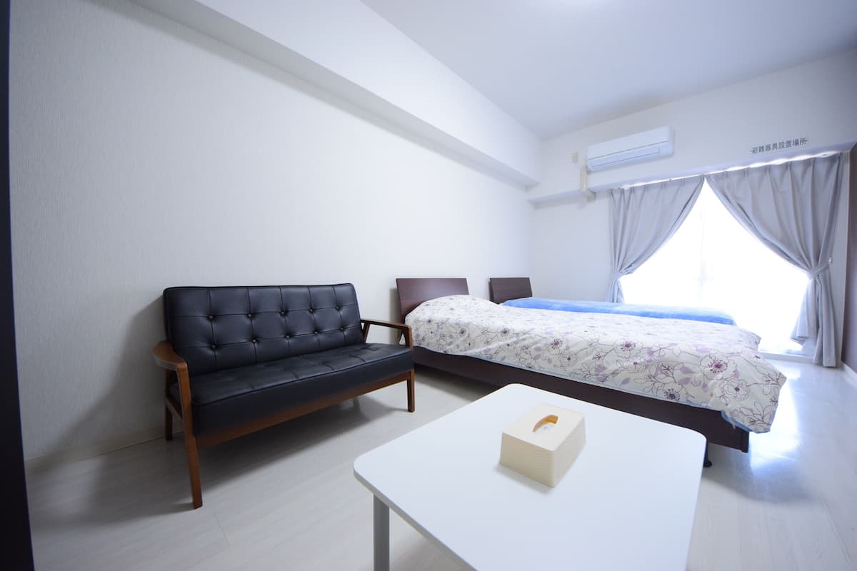 2 bedrooms, blackout curtains, bed sheets
