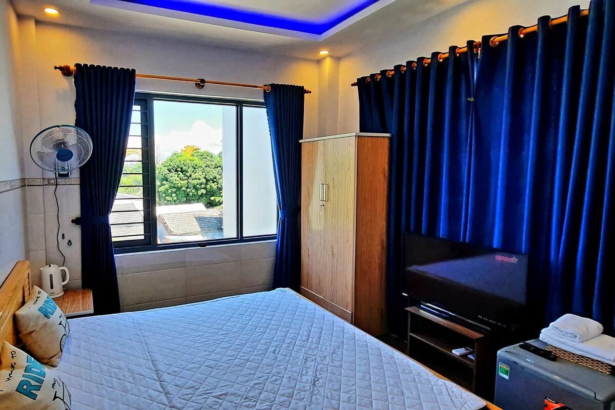Standard Double Room, 1 King Bed, City View, Courtyard Area