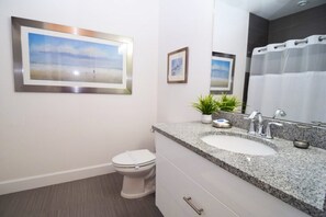 Room - Serenity 6 (Clermont)