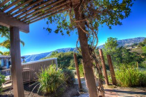 House, Multiple Beds, Valley View (LX16: Valley View Estate Above The Wi) | Property grounds