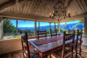 Casa, varias camas, vista al valle (LX16: Valley View Estate Above The Wi) | Cocina privada | Tostadora