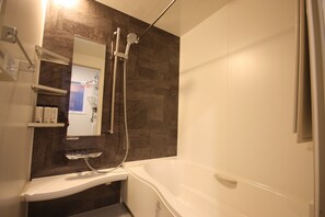 Villa Comfort - 3 sovrum - icke-rökare - eget badrum | Badrum | Badkar och dusch, gratis toalettartiklar, hårtork och tofflor
