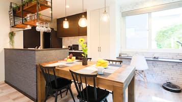 3 bedrooms, individually decorated, individually furnished, desk