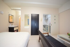 Double Room (602) | Free WiFi - SUMUKA Shintoshin II (Naha)
