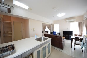 Superior Twin Room, Non-smoking | Private kitchen | Full-size fridge, microwave, stovetop, electric kettle - SUMUKA Shintoshin II (Naha)