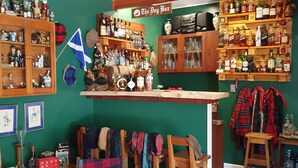 Bar (trong khuôn viên)