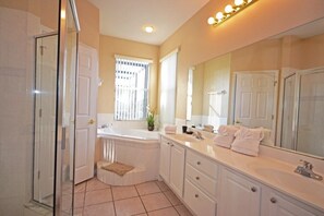 Villa | Bathroom