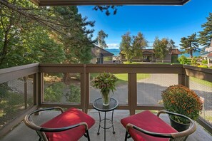 Condo, varias camas, vista al lago (MV32: Lakeland Village Luxury Condo W) | Balcón