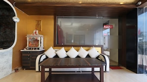 Lobby - Capital O 30234 Hotel Shri Sai Amrit (Bilaspur)