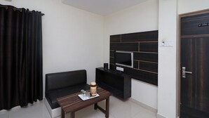 Living room - Capital O 30234 Hotel Shri Sai Amrit (Bilaspur)