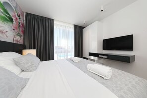 12 bedrooms, desk, iron/ironing board, free WiFi