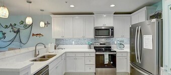 Beachfront, Third-Floor, Pool - Gulf'n My Life Away