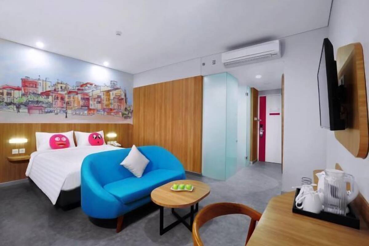 Escritorio, wifi gratis, ropa de cama
