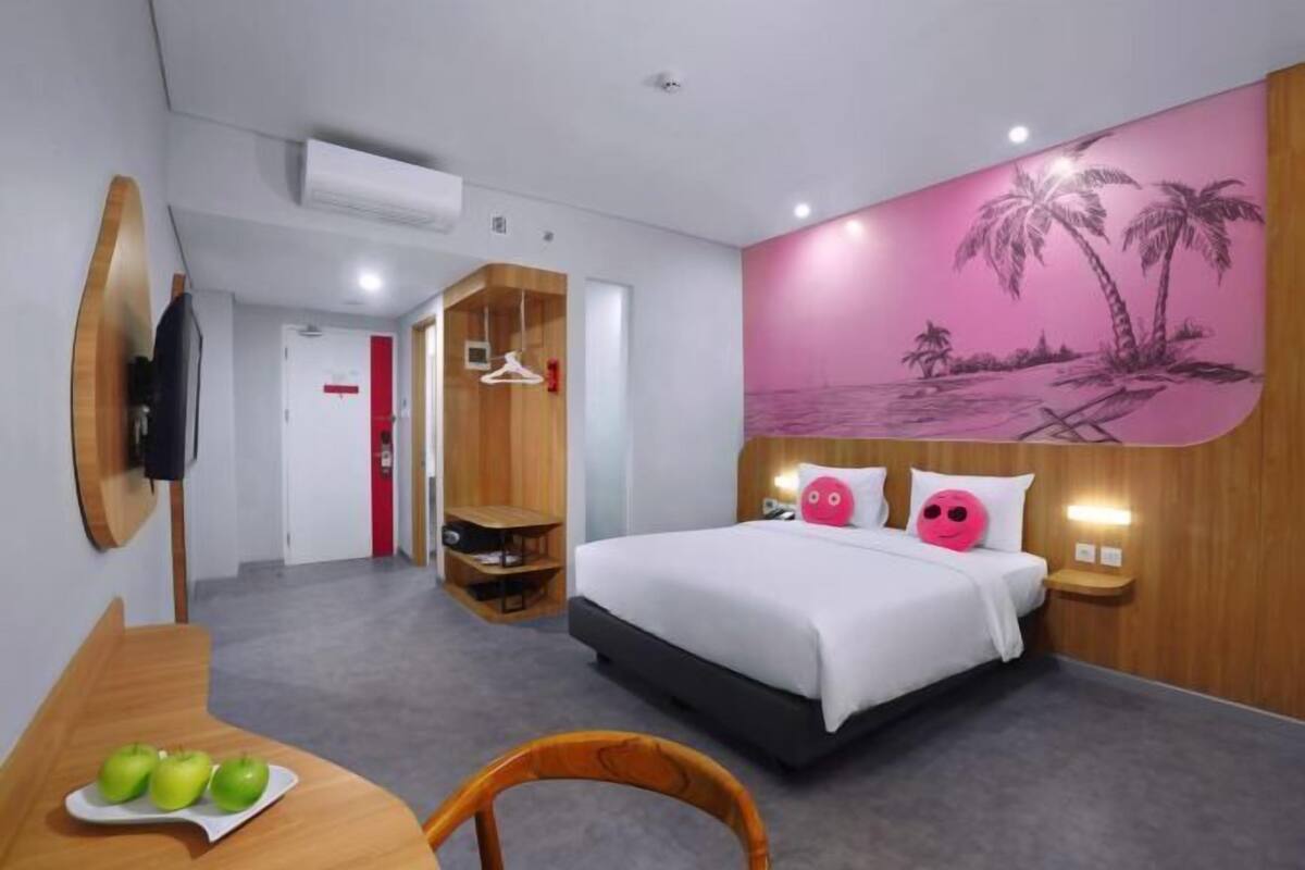 Escritorio, wifi gratis, ropa de cama