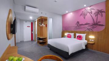 Kamar Deluks | Meja kerja, Wi-Fi gratis, dan seprai linen