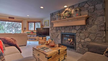 TV, fireplace, DVD player, books
