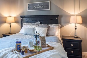 2 Schlafzimmer, Schreibtisch, Bügeleisen/Bügelbrett, Reisekinderbett