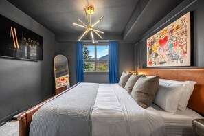 2 Schlafzimmer, Schreibtisch, Bügeleisen/Bügelbrett, Reisekinderbett