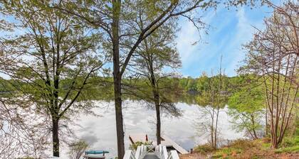 Lake Anna Waterfront - Sleeps 21 - Dock for 3 Boats