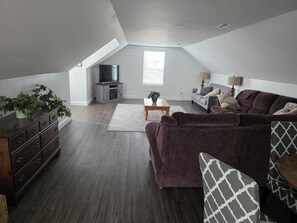 Smart-TV, Kamin, Videospiele, DVD-Player