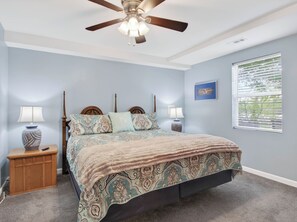 6 bedrooms, iron/ironing board, free WiFi, bed sheets - Lake Anna Waterfront - Sleeps 21 - Dock for 3 Boats (Orange)