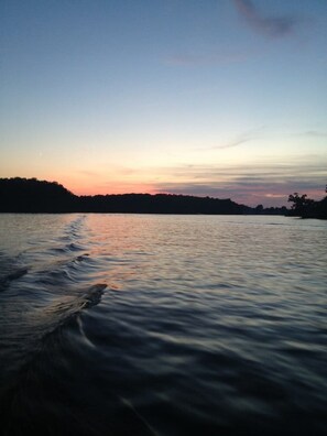 Sun-loungers - Lake Anna Waterfront - Sleeps 21 - Dock for 3 Boats (Orange)