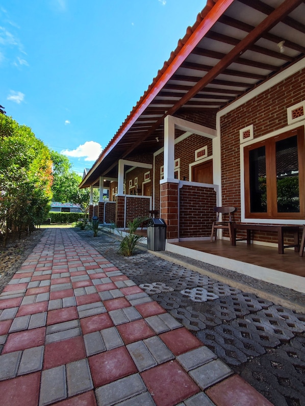 Garden view - Genthong Homestay - Hostel (Borobudur)