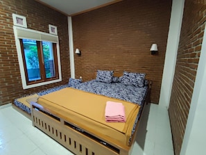 Family Double Room | Premium bedding, individually furnished, desk, laptop workspace - Genthong Homestay - Hostel (Borobudur)
