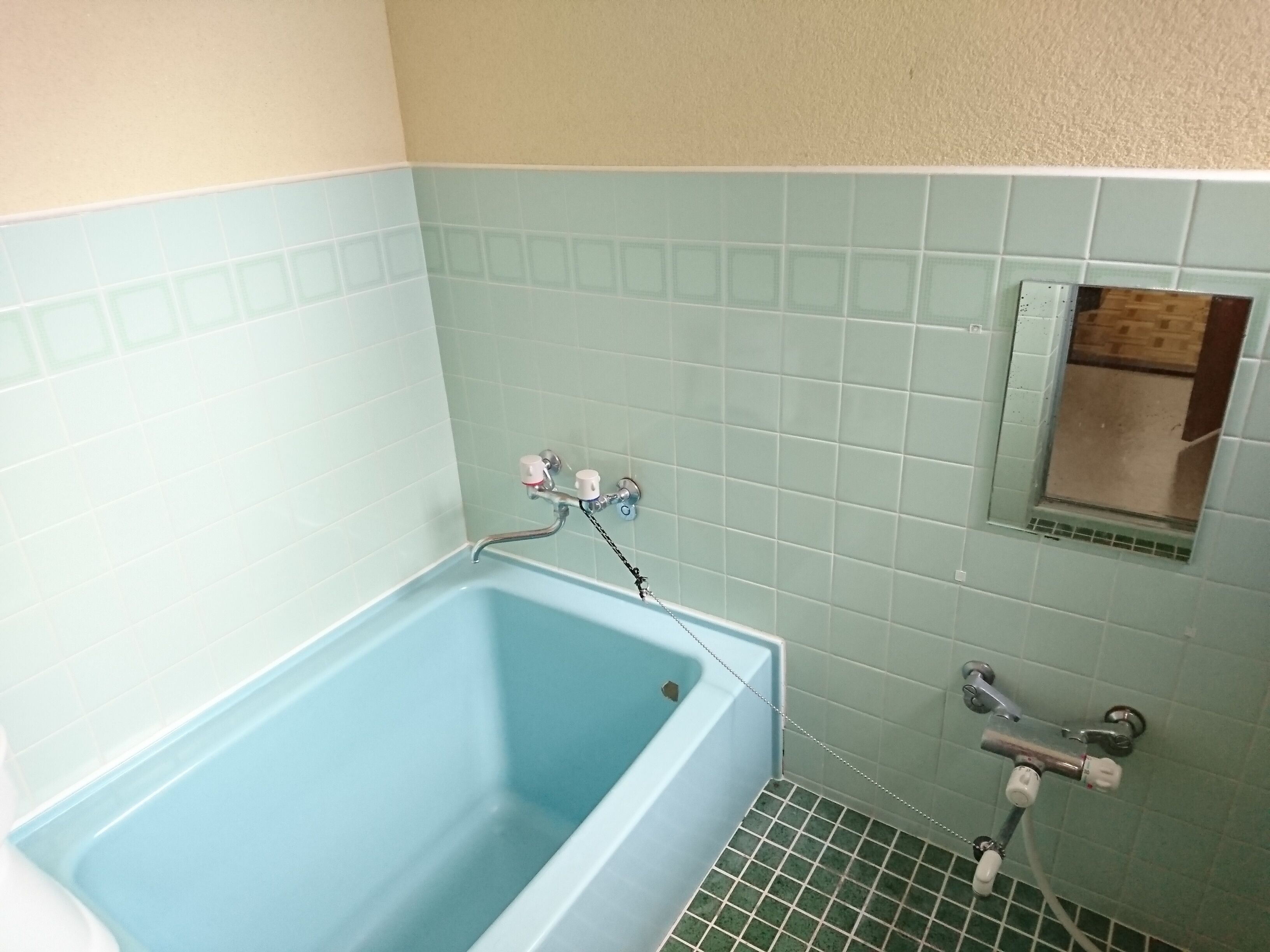 浴缸、風筒、提供毛巾、番梘