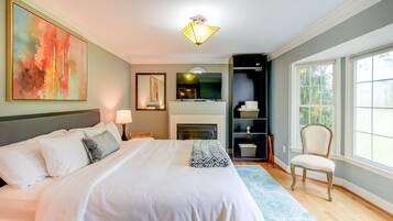 6 quartos, escrivaninha, ferros/tábuas de passar roupa, berço de viagem