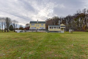 Exterior - Spectacular Views & Serene Surroundings: Your Perfect Getaway (Leesburg)