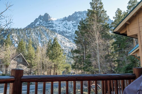 Hideaway Down Canyon #105, townhouse-style 3 bed/2.5 bath