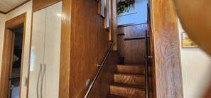 Basic Duplex (Birobong) | Living area | Flat-screen TV, heated floors