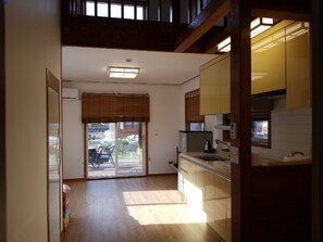 Room (Sobaek Mountain) | Private kitchenette | Fridge, microwave, stovetop, rice cooker