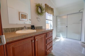 Shower, hair dryer, towels