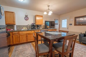 Dining - Birch Creek #1, remodeled unit located 1/2 mile from June Mountain in the trees! (June Lake)