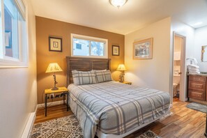 Room - Birch Creek #1, remodeled unit located 1/2 mile from June Mountain in the trees! (June Lake)