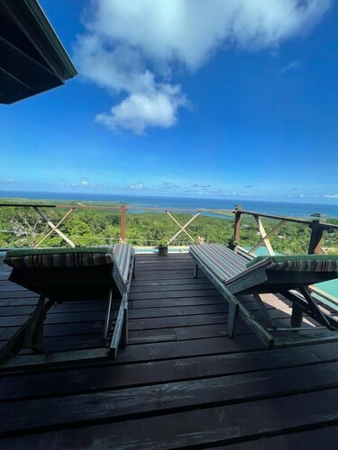 Spectacular Villa situated in a Tropical Garden with Panoramic Ocean View/Breeze