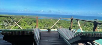 Spectacular Villa situated in a Tropical Garden with Panoramic Ocean View/Breeze