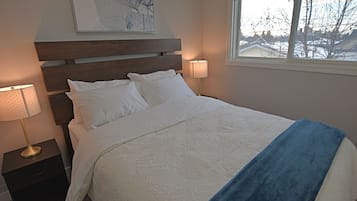 3 bedrooms, desk, iron/ironing board, free WiFi