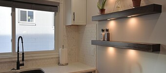 EXQUISITE 3BD HOUSE CLOSE TO AIRPORT, PL HOSP, DOWNTOWN, SLEEPS 7