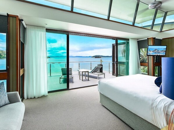 4 bedrooms, iron/ironing board, WiFi, bed sheets - Yacht Club Villa 20, Beautiful Ocean Front Villa on Hamilton Island (Hamilton Island)